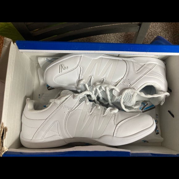 Variety cheer shoes - Picture 1 of 3